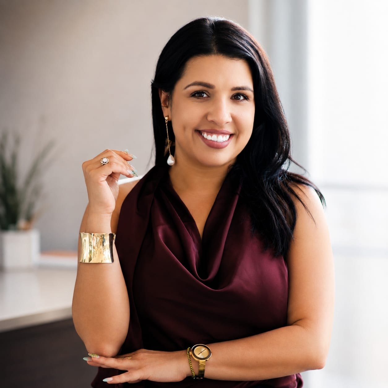 Yailyn Díaz, Realtor® de Yailyn Homes, sonriendo en su retrato profesional